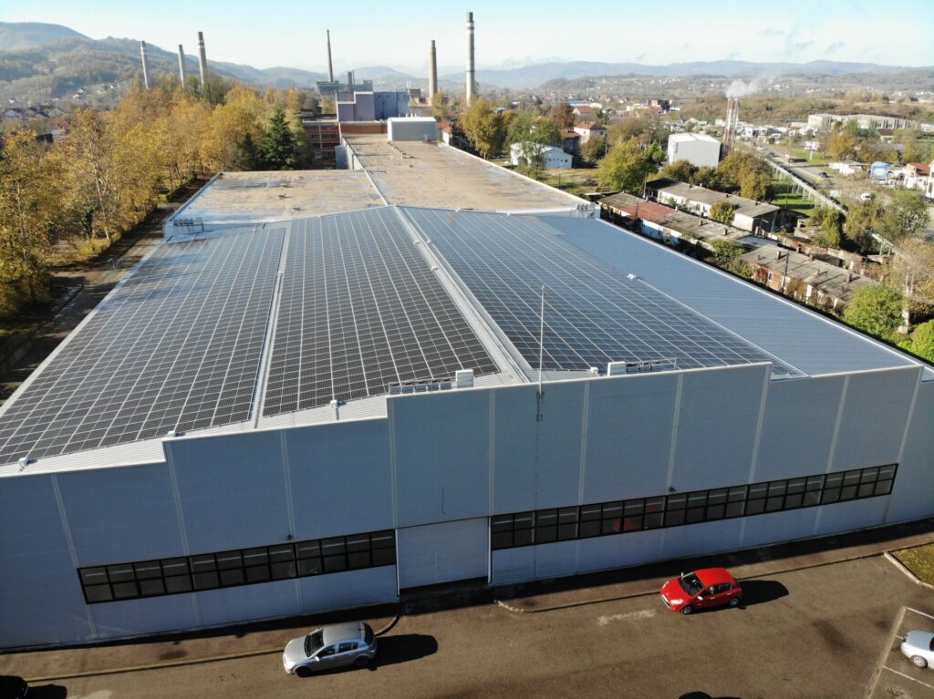 Proizvodni kompleks EP Belt sa solarnim panelima na krovu